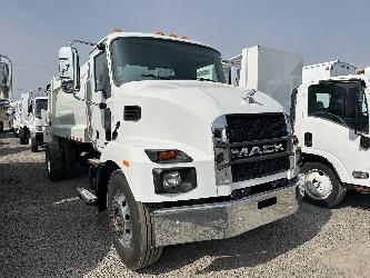 Mack MD7