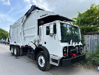 Mack MR613