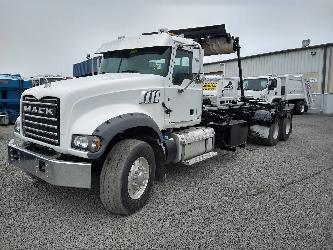 Mack GU713