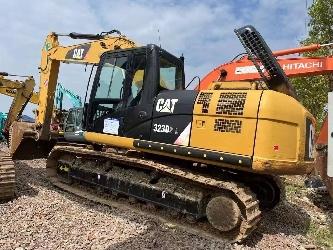 CAT 323 D