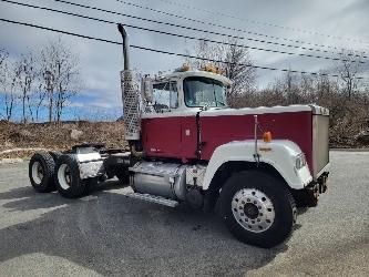 Mack RW613