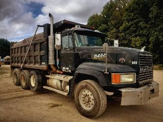 Mack CL713