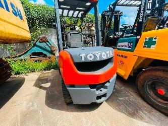 Toyota FB30-7