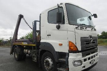 HINO 700