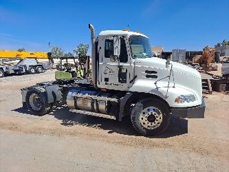 Mack CX612