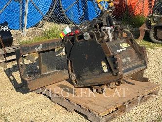 CAT PC205