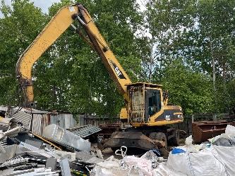 CAT M318