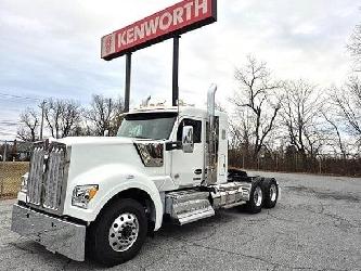 Kenworth W990