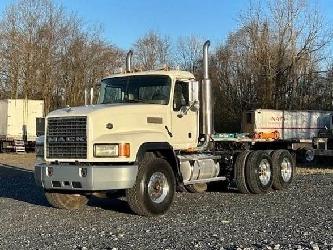 Mack CL733