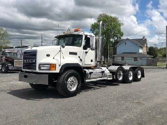 Mack CL733