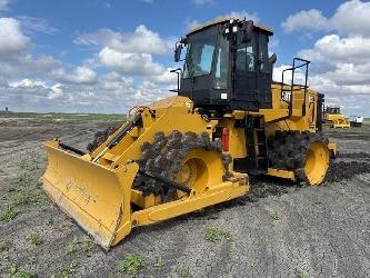 CAT 815