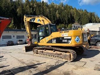 CAT 323D