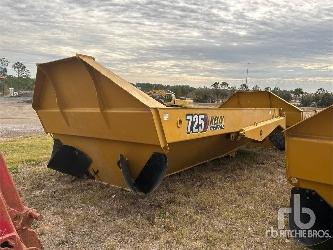 CAT 725