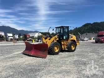 CAT 910M
