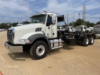 Mack GR64BR