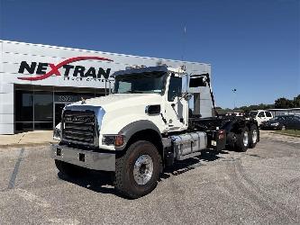 Mack GR64F