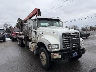 Mack GU700