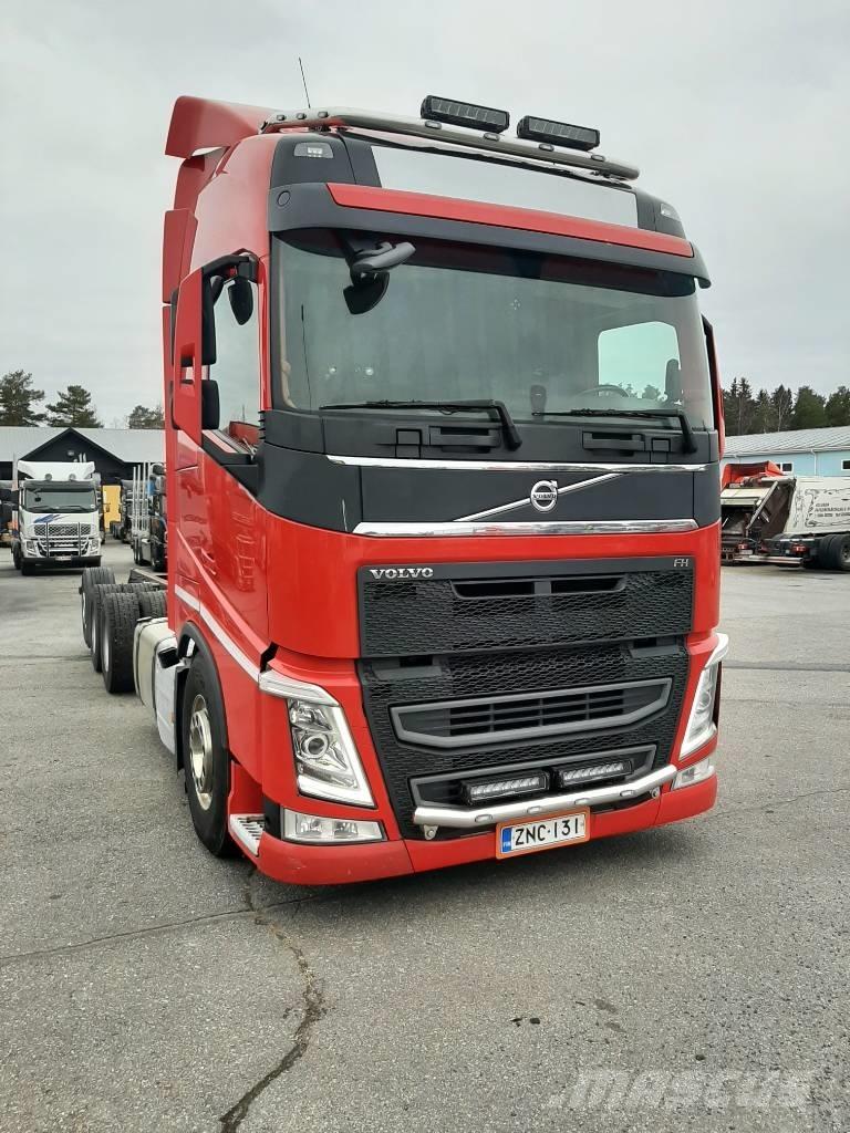 Volvo FH 13 شاحنات بمقصورة وهيكل