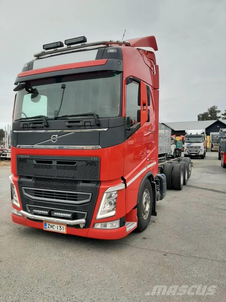 Volvo FH 13 شاحنات بمقصورة وهيكل