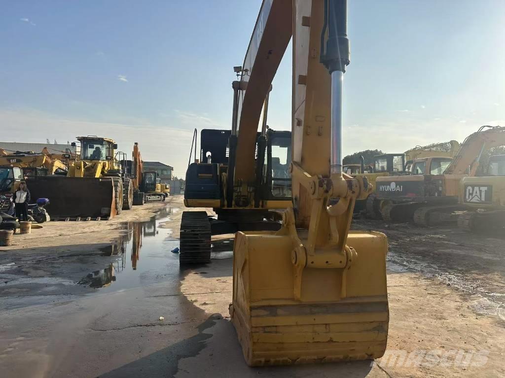 CAT 325 D حفارات زحافة