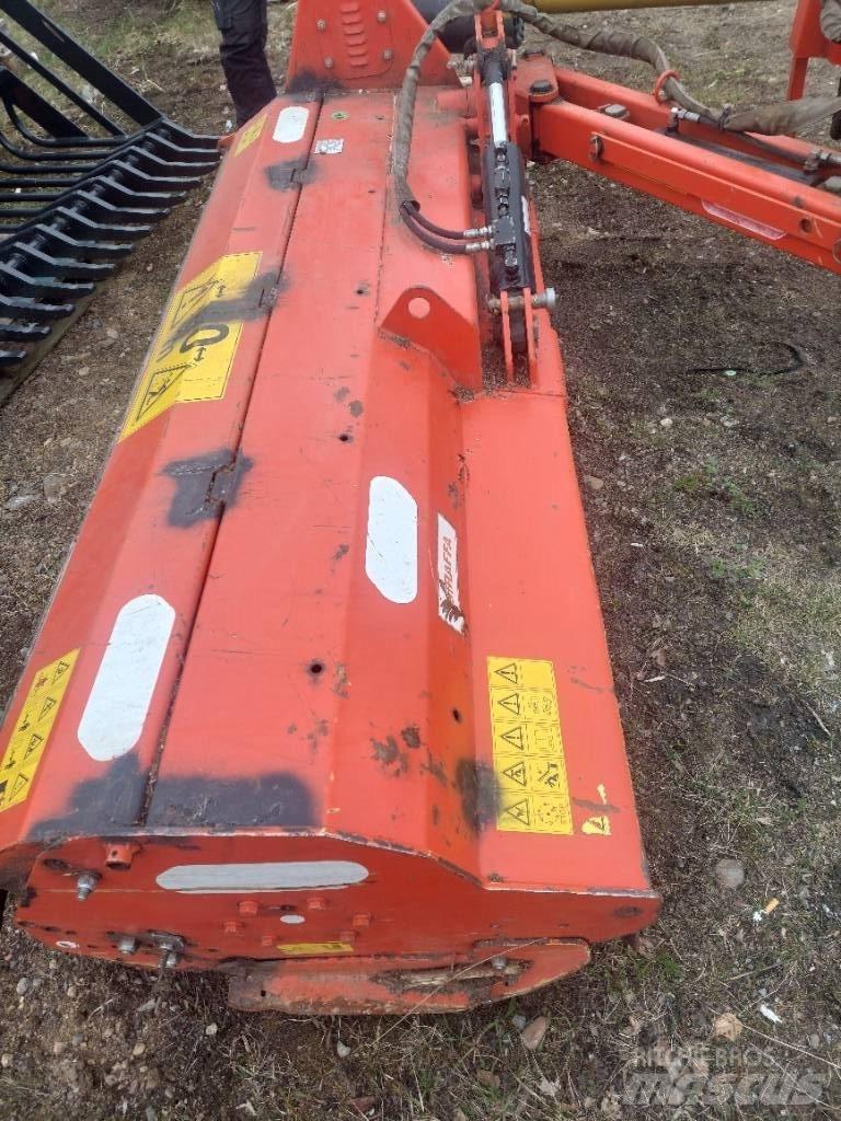 Maschio Giraffa 210 جزازات وأغطية المراعي