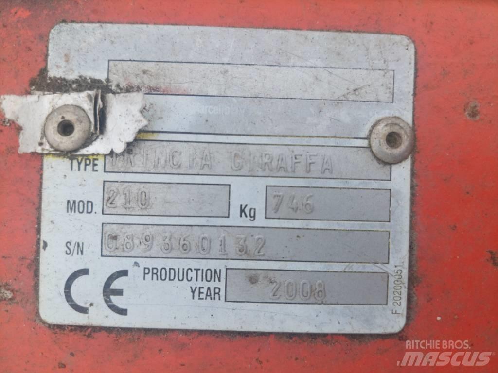 Maschio Giraffa 210 جزازات وأغطية المراعي