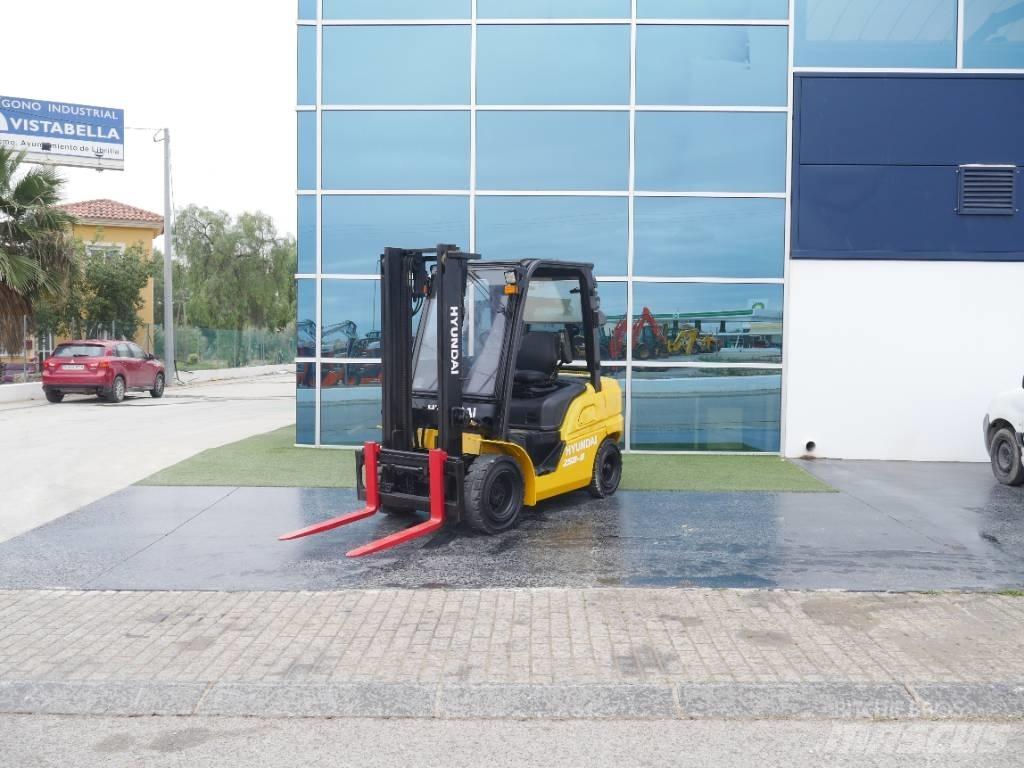 Hyundai 25 D-9 شاحنات الديزل