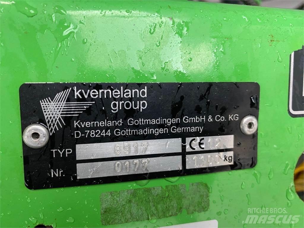 Deutz-Fahr 6917 مكابس وميبسات التبن
