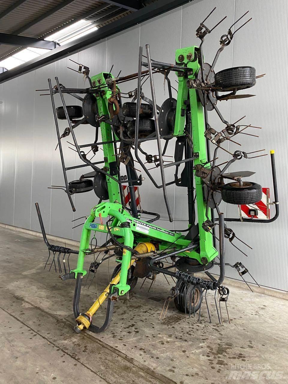 Deutz-Fahr 6917 مكابس وميبسات التبن