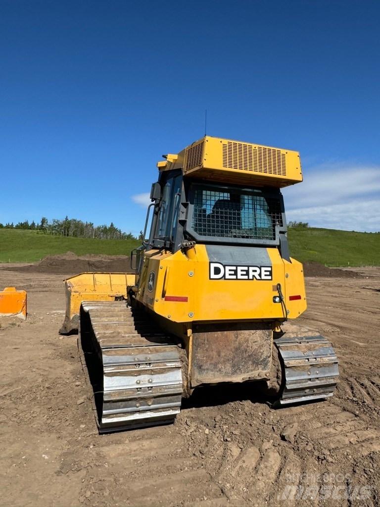 DEERE 700J بلدوزرات مجنزرة