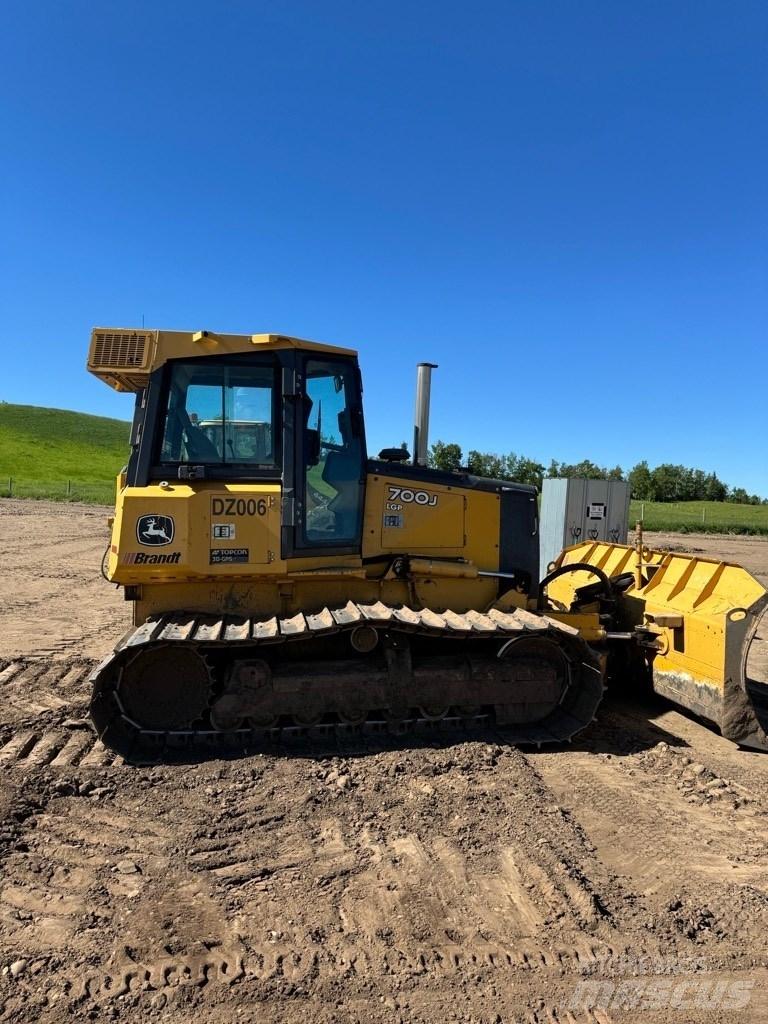 DEERE 700J بلدوزرات مجنزرة