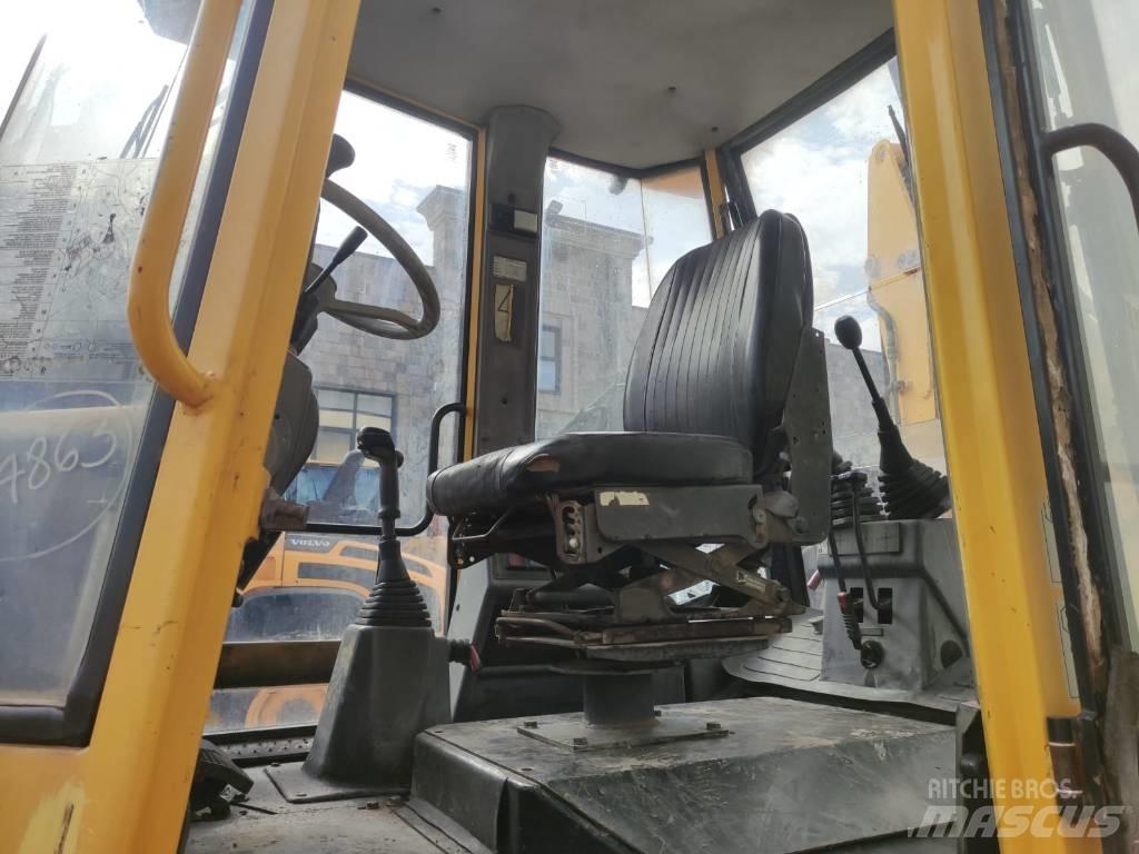 Komatsu WB 92 A لوادر ذات جرافات عكسية