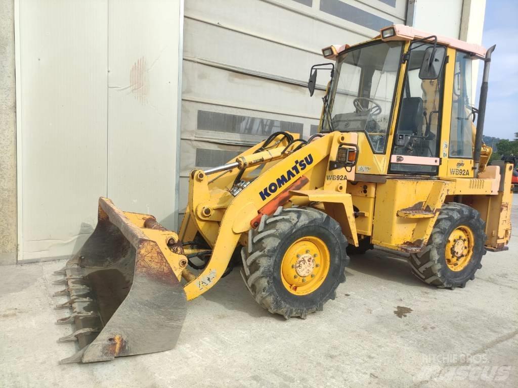 Komatsu WB 92 A لوادر ذات جرافات عكسية