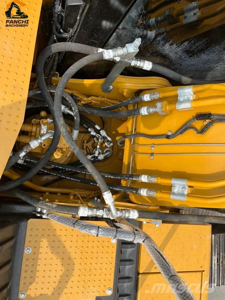 CAT 323 حفارات زحافة