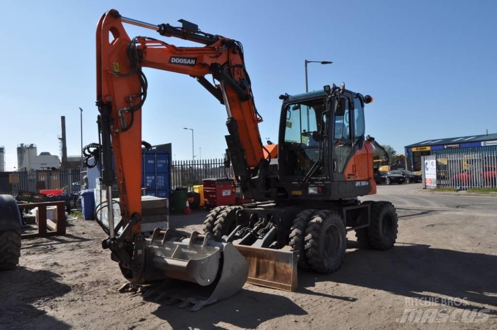 Doosan DX 100-7 حفارات بعجل