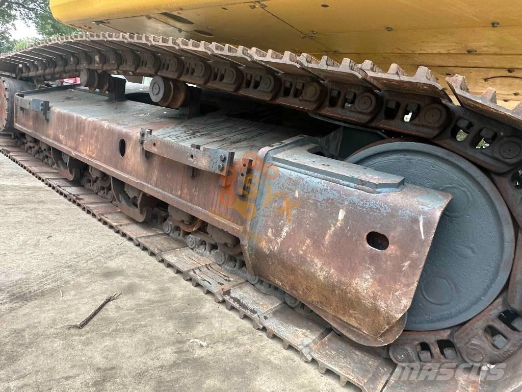 Komatsu PC 450 LC-8 حفارات زحافة