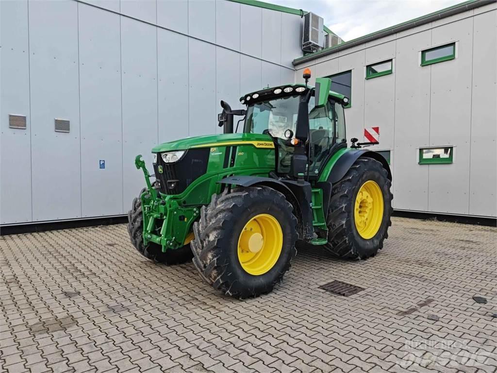 John Deere 6R 250 الجرارات