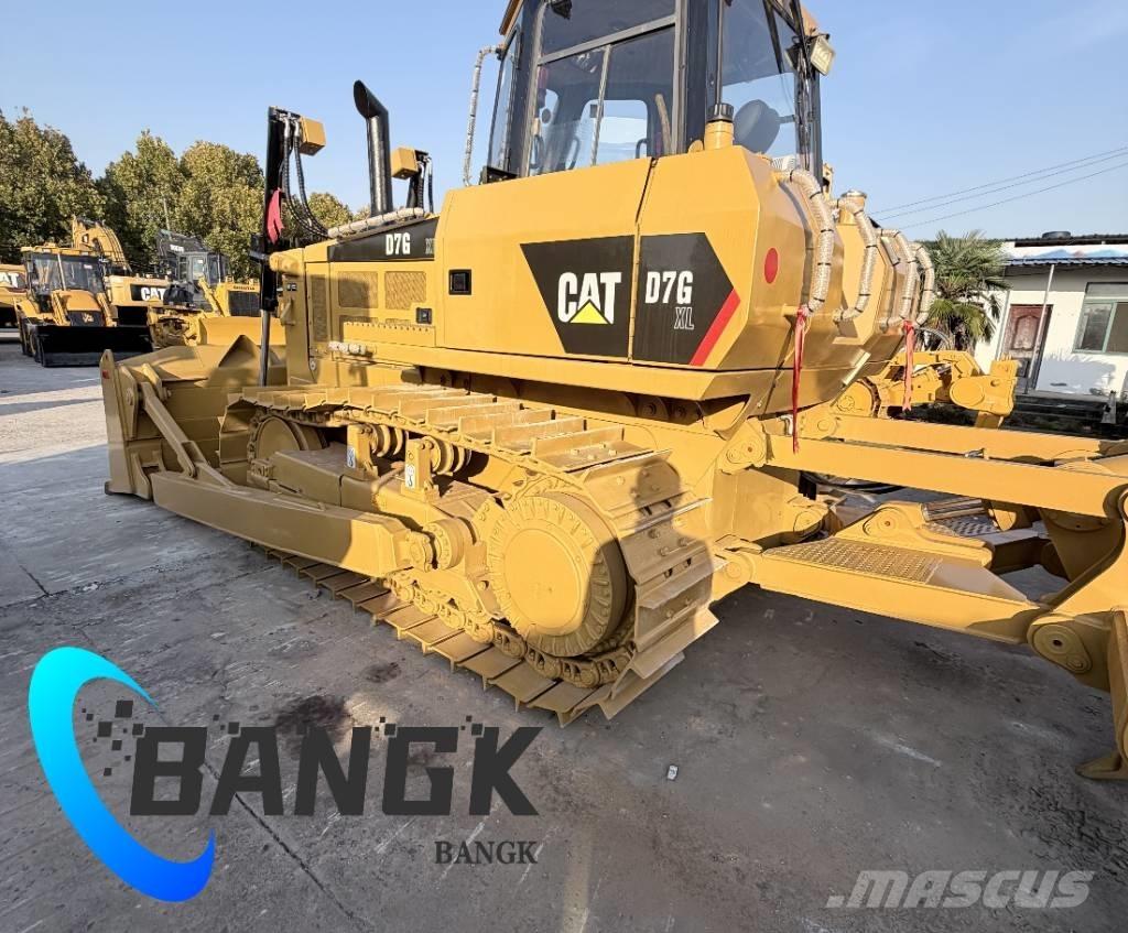 CAT D 7 G بلدوزرات مجنزرة