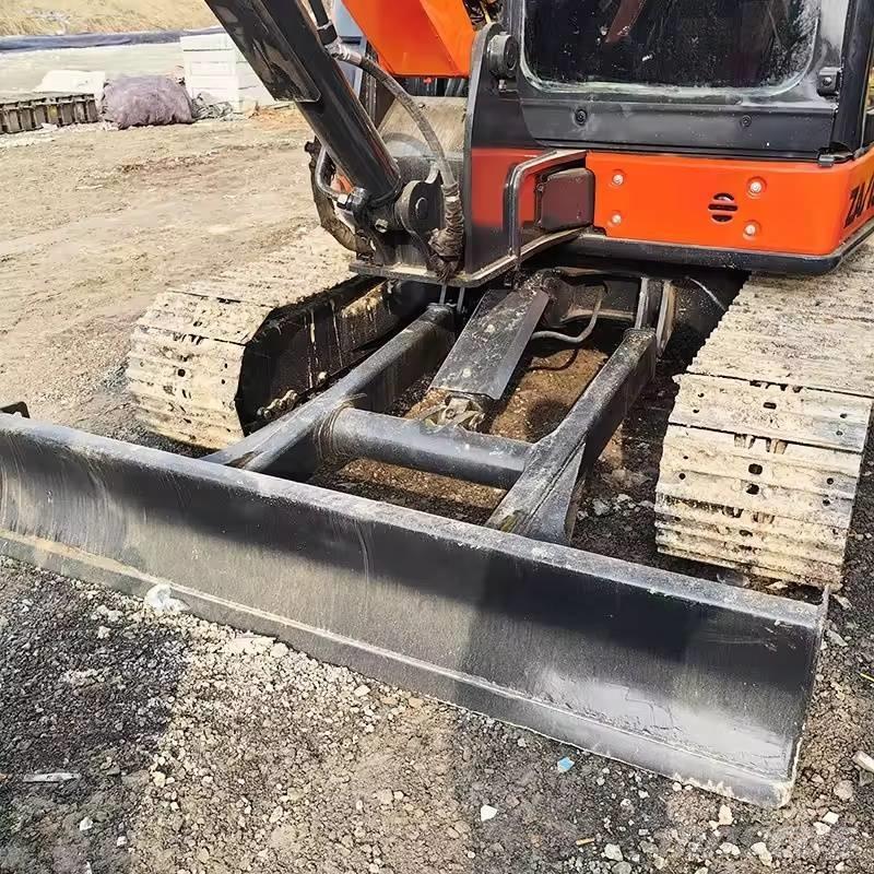 Hitachi ZX 55 حفارات صغيرة أقل من 7 طن (حفارات صغيرة)