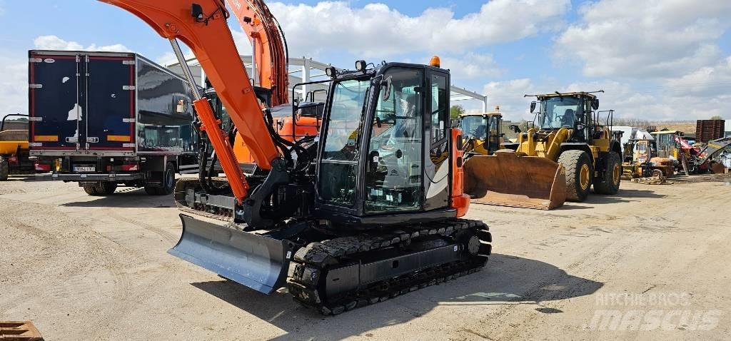 Hitachi ZX 85 حفارات وسط 7 طن - 12 طن
