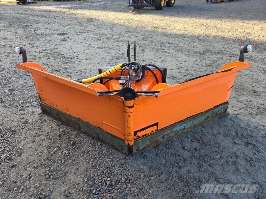 Pronar PUV 2800 حراثات ونصول الجليد