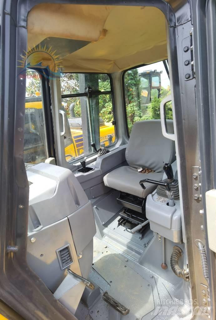 Komatsu D 155 معدات تمهيد الطرق