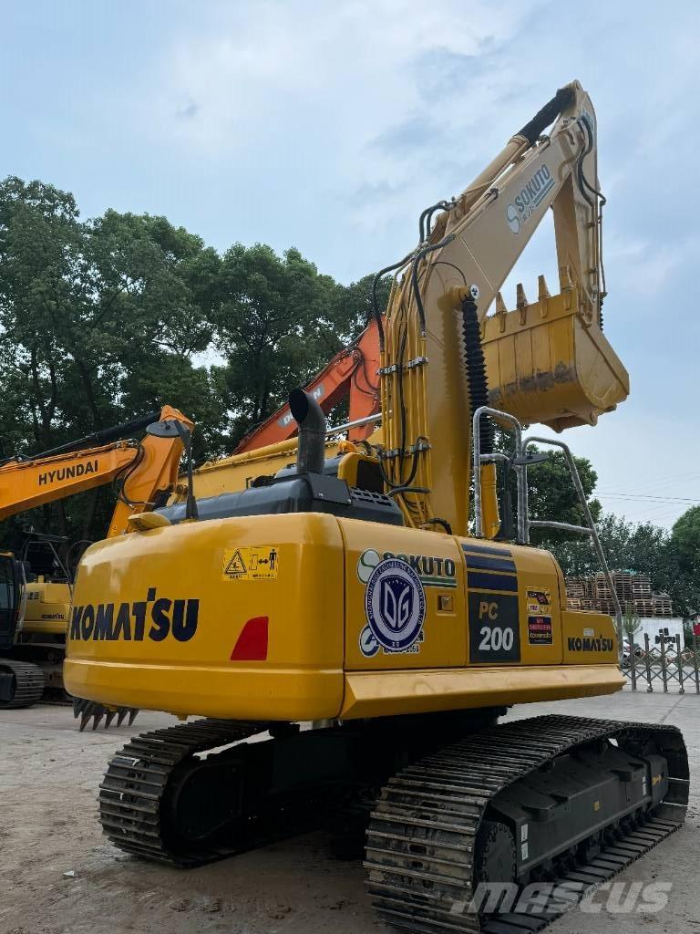 Komatsu PC 200-8 حفارات وسط 7 طن - 12 طن