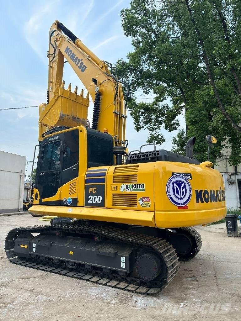 Komatsu PC 200-8 حفارات وسط 7 طن - 12 طن