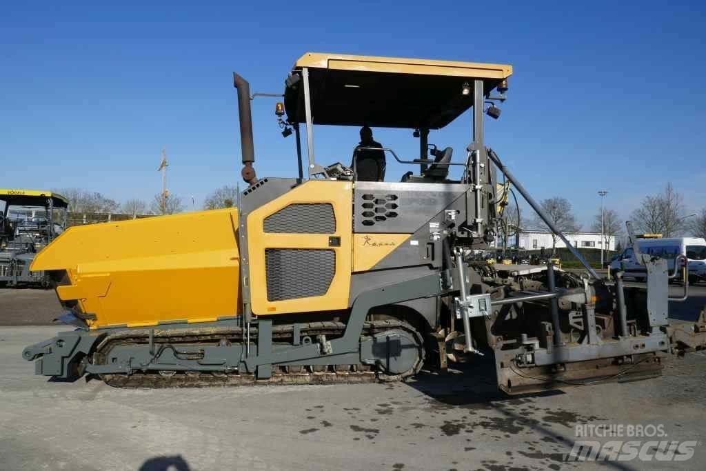 Volvo P 8820 C معدات السفلتة