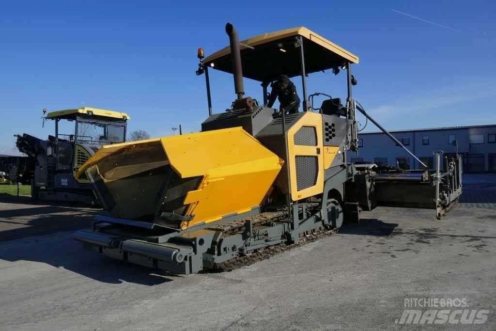 Volvo P 8820 C معدات السفلتة