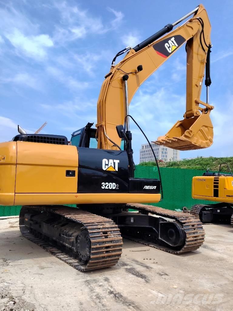 CAT 320D2 حفارات زحافة