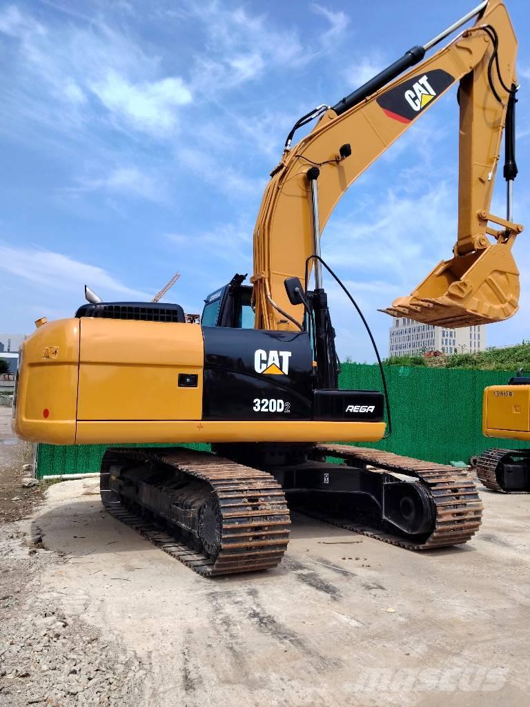 CAT 320D2 حفارات زحافة