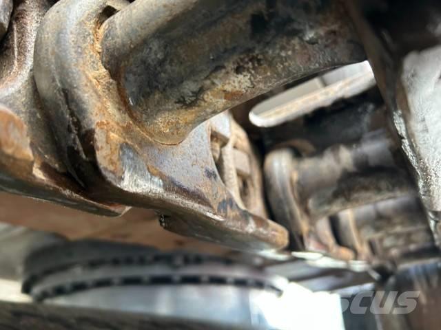 Hitachi ZX 210 LC-3 حفارات زحافة