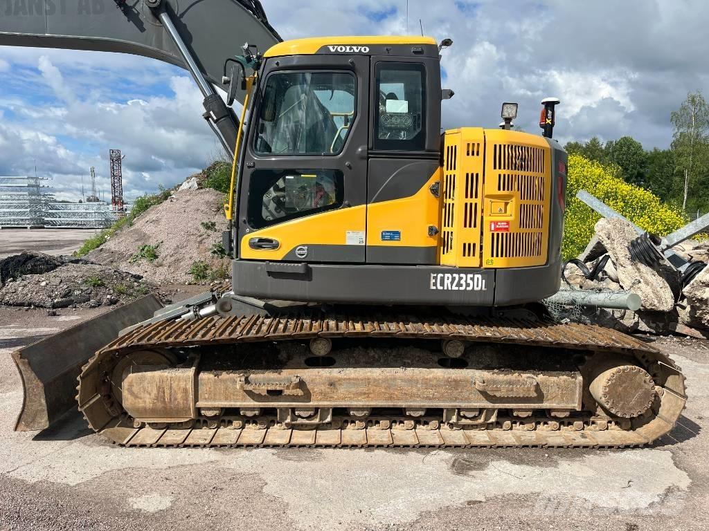 Volvo ECR 235 D حفارات زحافة